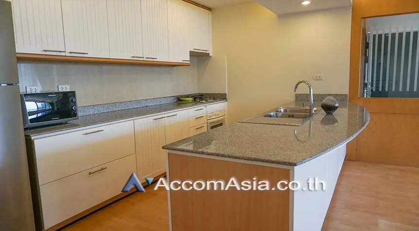 unit 2 Bedrooms  Apartment For Rent in Ploenchit, Bangkok  near BTS Ratchadamri (AA25283)