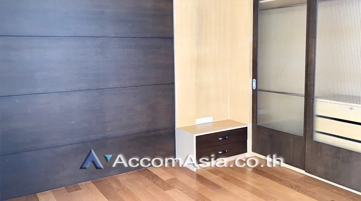 unit 1 Bedroom  Condominium For Sale in Rama 3, Bangkok  near BTS Saphan Taksin (AA25299)
