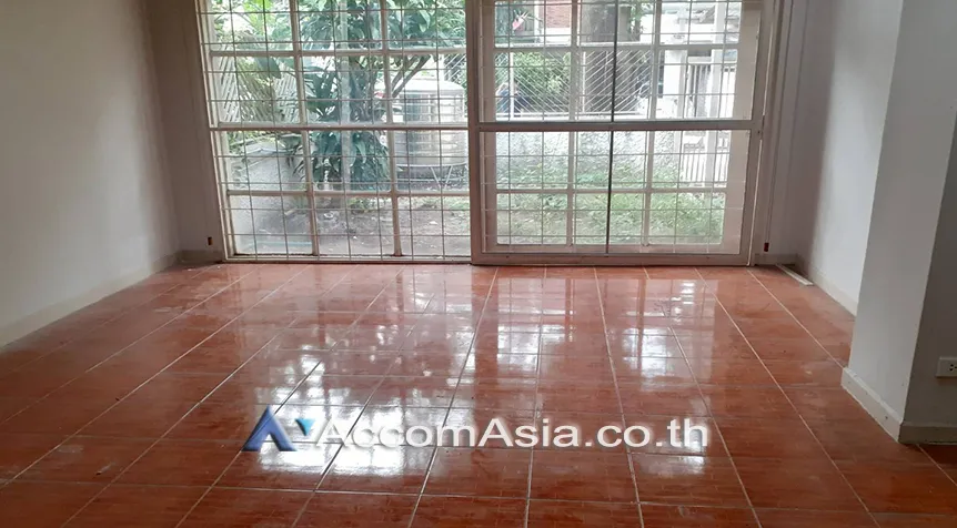 unitHome Office, Pet friendly |  3 Bedrooms  Townhouse For Rent & Sale in Sukhumvit, Bangkok  near BTS Nana (AA25336)