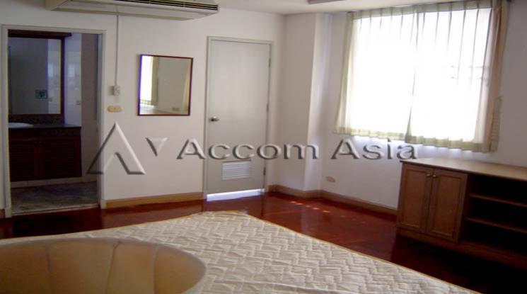 4  2 br Apartment For Rent in Sathorn ,Bangkok BTS Surasak at Low rise Apartment Building 23986