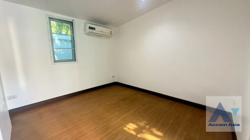 12  3 br House for rent and sale in Sukhumvit ,Bangkok BTS Thong Lo AA25432