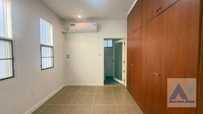 5  3 br House for rent and sale in Sukhumvit ,Bangkok BTS Thong Lo AA25432