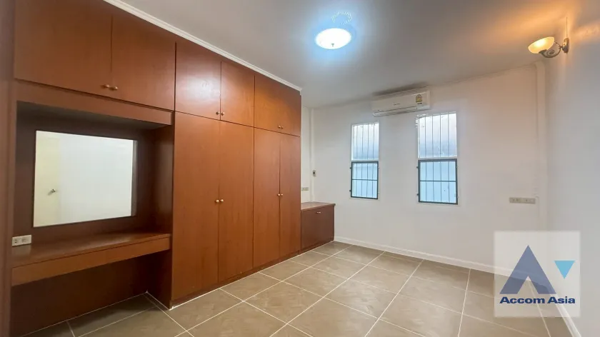 6  3 br House for rent and sale in Sukhumvit ,Bangkok BTS Thong Lo AA25432