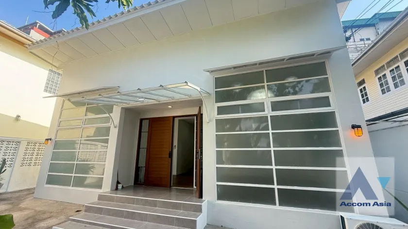 20  3 br House for rent and sale in Sukhumvit ,Bangkok BTS Thong Lo AA25432