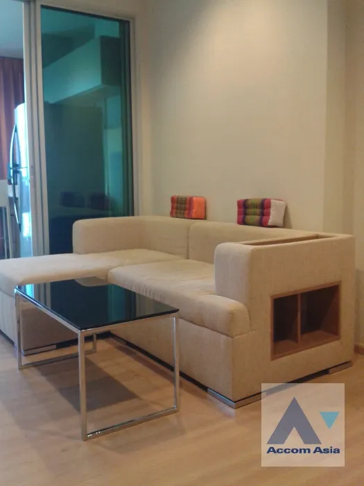 unit 1 Bedroom  Condominium For Rent in Sathorn, Bangkok  near BTS Saphan Taksin (AA25497)