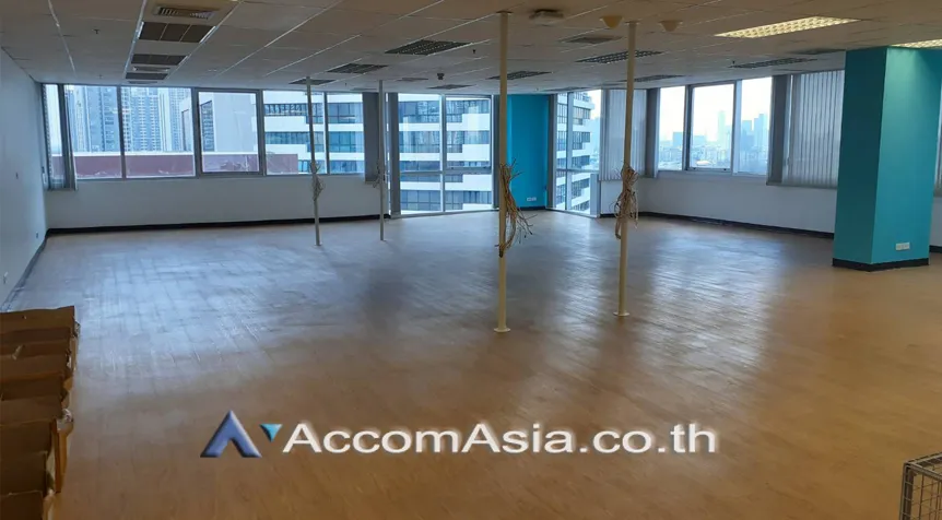 unit Office space For Rent in Sukhumvit, Bangkok  near BTS Ekkamai (AA25545)
