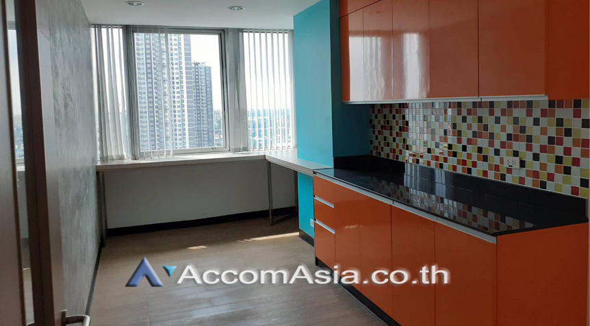  1  Office Space For Rent in Sukhumvit ,Bangkok BTS Ekkamai at 42 Tower AA25545