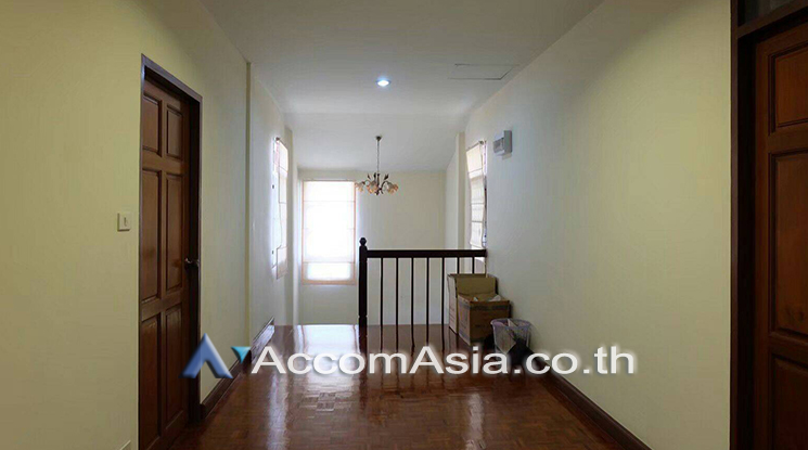 5  6 br House For Sale in Phaholyothin ,Bangkok BTS Saphan-Kwai AA25600