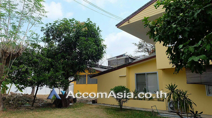  1  6 br House For Sale in Phaholyothin ,Bangkok BTS Saphan-Kwai AA25600