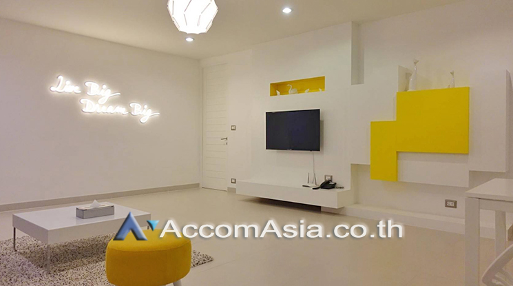 9  1 br Apartment For Rent in Ploenchit ,Bangkok BTS Chitlom - MRT Lumphini at Low-Rise Cozy Apartment, 5 mins walk to Lumpini park AA25647