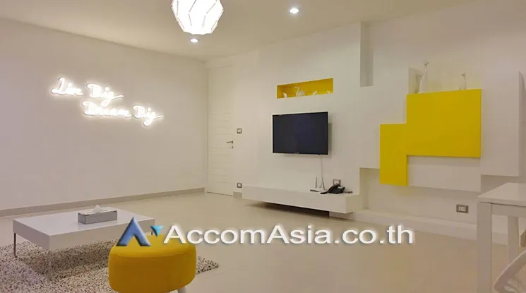 9  1 br Apartment For Rent in Ploenchit ,Bangkok BTS Chidlom - MRT Lumphini at Low-Rise Cozy Apartment, 5 mins walk to Lumpini park AA25647