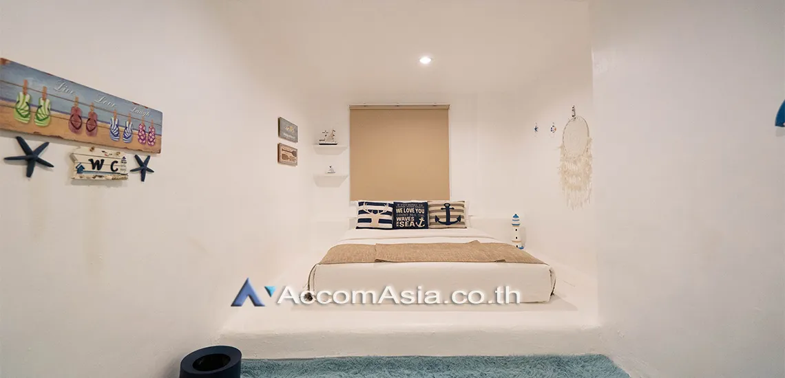 13  4 br Apartment For Rent in Ploenchit ,Bangkok BTS Chidlom - MRT Lumphini at Low-Rise Cozy Apartment, 5 mins walk to Lumpini park AA25653