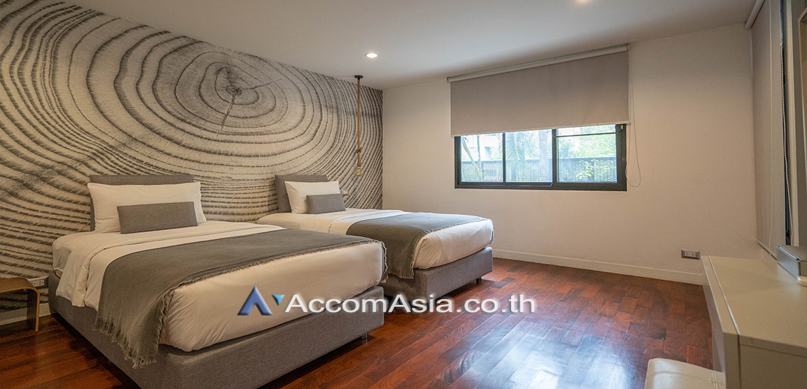 10  4 br Apartment For Rent in Ploenchit ,Bangkok BTS Chitlom - MRT Lumphini at Low-Rise Cozy Apartment, 5 mins walk to Lumpini park AA25653