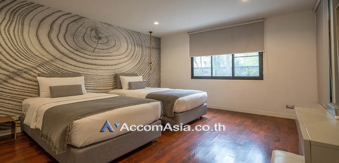 10  4 br Apartment For Rent in Ploenchit ,Bangkok BTS Chidlom - MRT Lumphini at Low-Rise Cozy Apartment, 5 mins walk to Lumpini park AA25653
