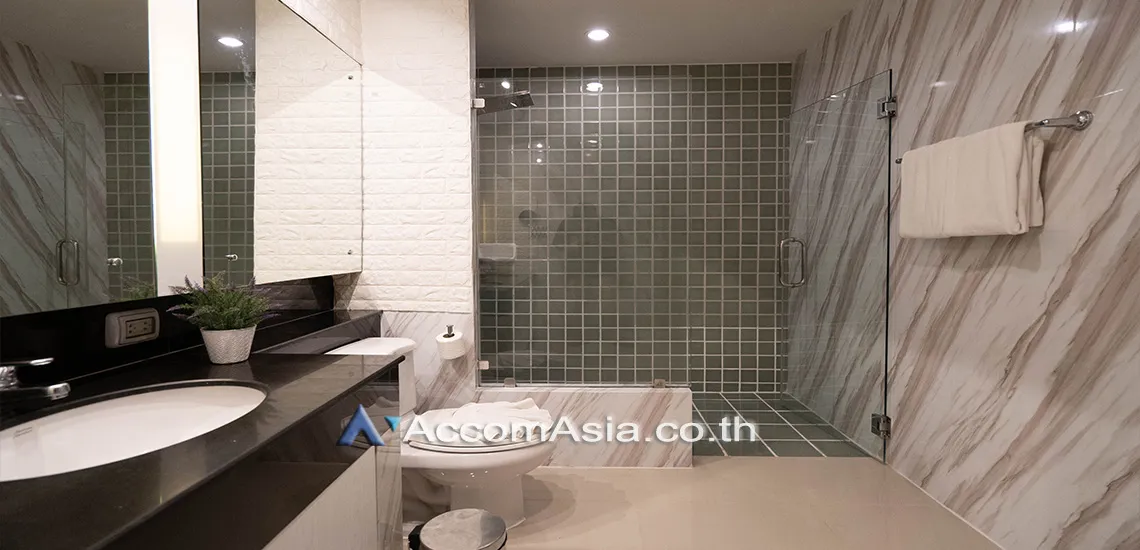 8  4 br Apartment For Rent in Ploenchit ,Bangkok BTS Chidlom - MRT Lumphini at Low-Rise Cozy Apartment, 5 mins walk to Lumpini park AA25653