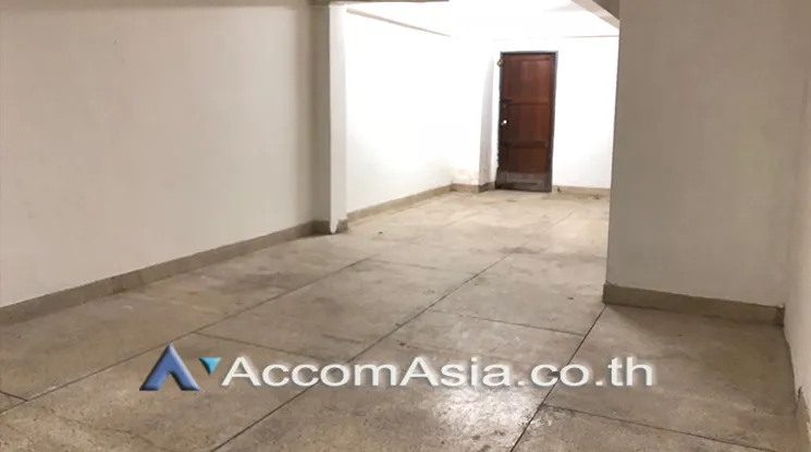  1  Shophouse For Rent in Silom ,Bangkok BTS Chong Nonsi AA25731