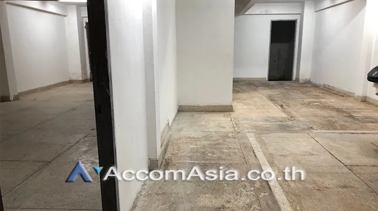unit Shophouse For Rent in Silom, Bangkok  near BTS Chong Nonsi (AA25731)