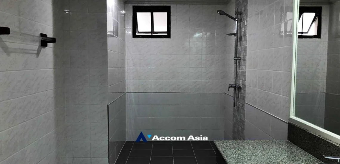 5  3 br Apartment for rent and sale in Sukhumvit ,Bangkok BTS Ekkamai at Panoramic view on balcony AA25768