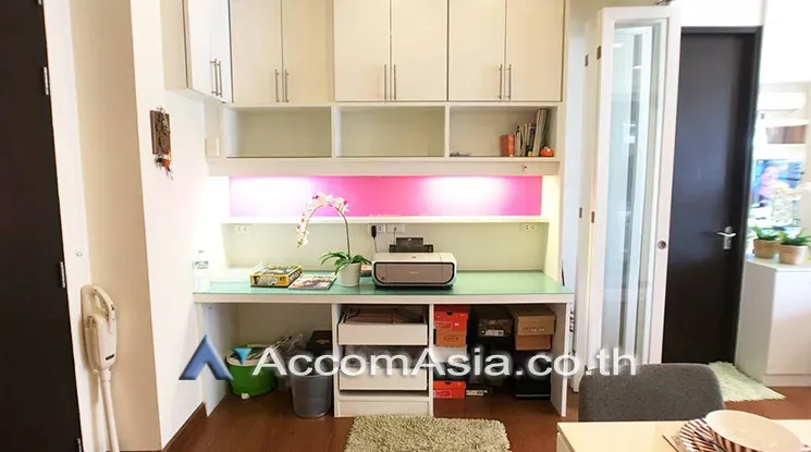 unit 2 Bedrooms  Condominium For Rent in Phaholyothin, Bangkok  near BTS Ratchathewi (AA25811)