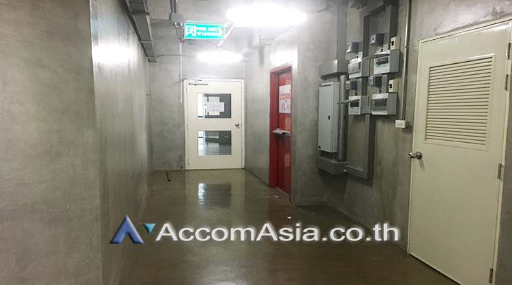 4  Office Space For Sale in Silom ,Bangkok BTS Sala Daeng at Skulthai Surawong AA25843
