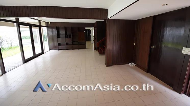  1  3 br House for rent and sale in Sukhumvit ,Bangkok BTS Ekkamai AA25847