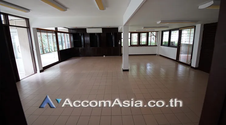 unitHome Office, Garden, Pet friendly |  3 Bedrooms  House For Rent & Sale in Sukhumvit, Bangkok  near BTS Ekkamai (AA25847)