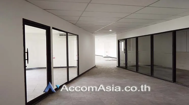 unit Office space For Rent in Sukhumvit, Bangkok  near BTS Ekkamai (AA25858)