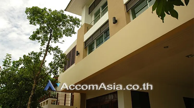 unit 5 Bedrooms  House For Rent & Sale in Sukhumvit, Bangkok  near BTS Phra khanong (AA25900)