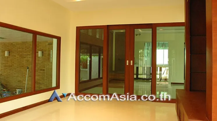 4  5 br House for rent and sale in Sukhumvit ,Bangkok BTS Phra khanong at Moo Baan Pakamas AA25900