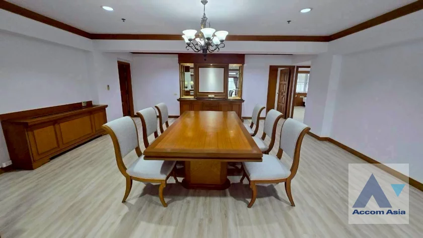  1  3 br Apartment For Rent in Sukhumvit ,Bangkok BTS Phrom Phong at High quality of living AA26027