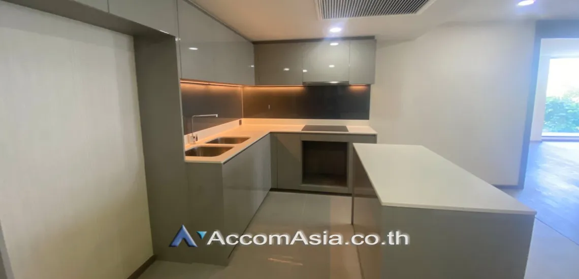 unit 3 Bedrooms  Condominium For Rent in Ploenchit, Bangkok  near BTS Ratchadamri - MRT Silom (AA26078)