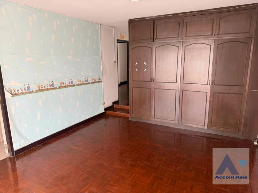  1  3 br Condominium For Sale in Sukhumvit ,Bangkok BTS Nana at The Heritage 24060