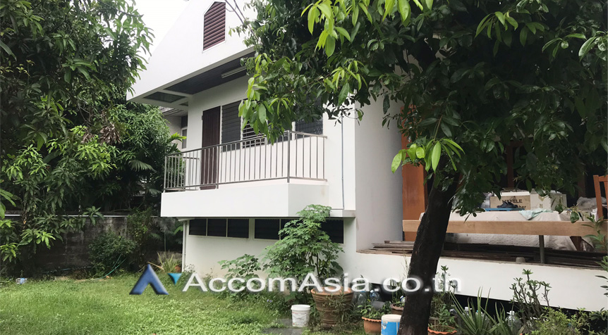  2  2 br House For Sale in Sukhumvit ,Bangkok BTS Ekkamai AA26104
