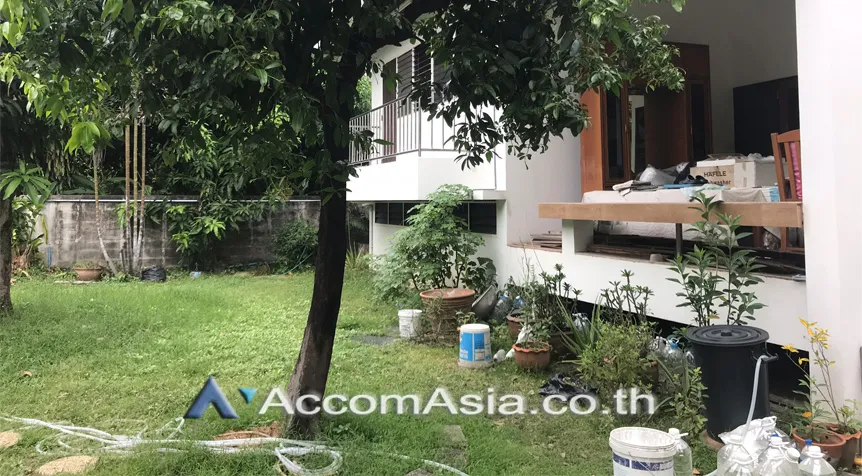 unit 2 Bedrooms  House For Sale in Sukhumvit, Bangkok  near BTS Ekkamai (AA26104)