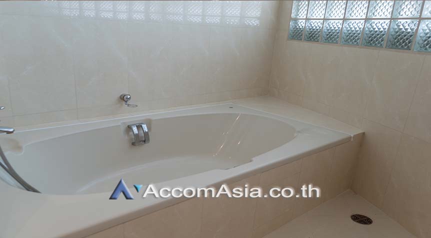 12  3 br Apartment for rent and sale in Sukhumvit ,Bangkok BTS Nana at Fully Furnished Apartment, Only 2 mins walk to BTS AA26129