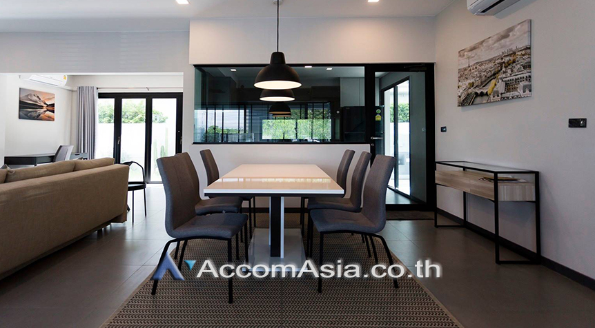 unit 3 Bedrooms  Townhouse For Rent in Bang Na, Bangkok  (AA26199)