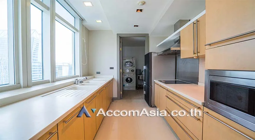 unit 2 Bedrooms  Condominium For Rent in Ploenchit, Bangkok  near BTS Ploenchit (AA26211)