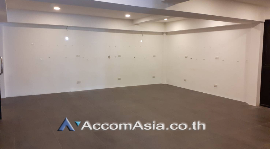  1  Shophouse For Rent in Sukhumvit ,Bangkok BTS Phrom Phong AA26283