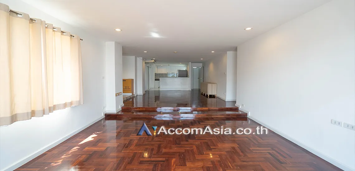 unit 3 Bedrooms  Condominium For Rent in Sukhumvit, Bangkok  near BTS Nana (24080)