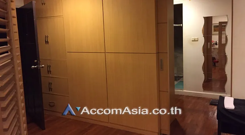 unit 1 Bedroom  Condominium For Sale in Ploenchit, Bangkok  near BTS Ploenchit (AA26298)