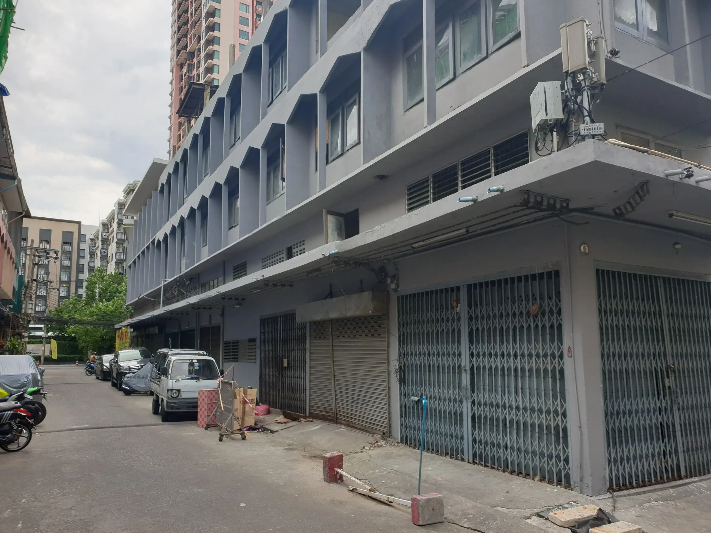 unit Studio  Building For Rent & Sale in Sukhumvit, Bangkok  near BTS Phrom Phong (AA26439)