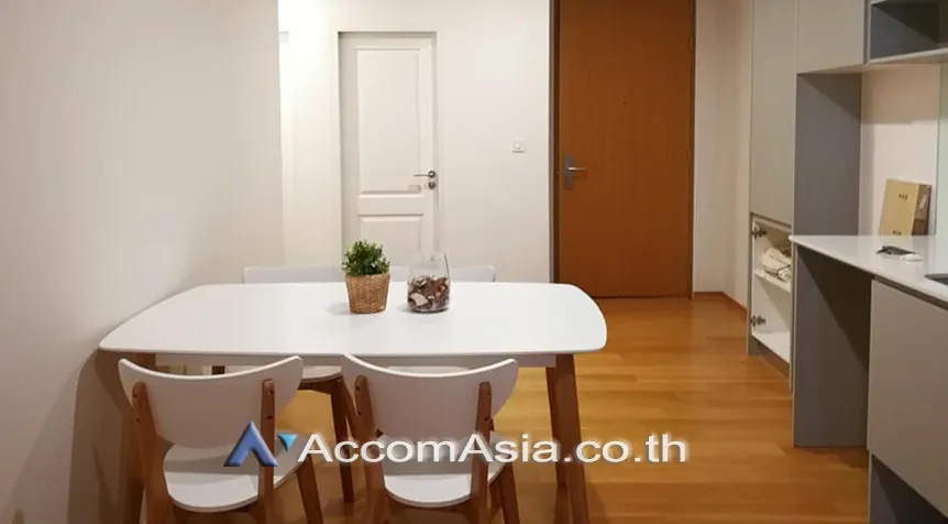 unit 2 Bedrooms  Condominium For Rent & Sale in Silom, Bangkok  near BTS Surasak (AA26469)