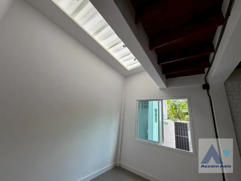 28  3 br House For Rent in Sukhumvit ,Bangkok BTS Phra khanong AA26473