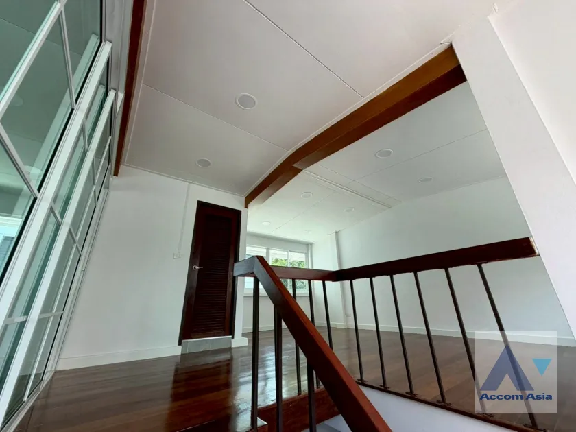 12  3 br House For Rent in Sukhumvit ,Bangkok BTS Phra khanong AA26473