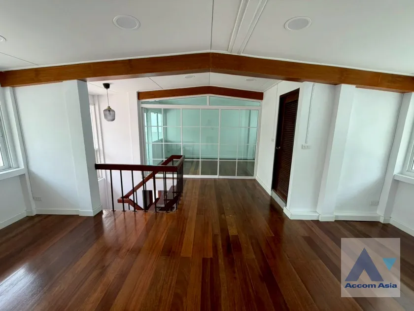  1  3 br House For Rent in Sukhumvit ,Bangkok BTS Phra khanong AA26473