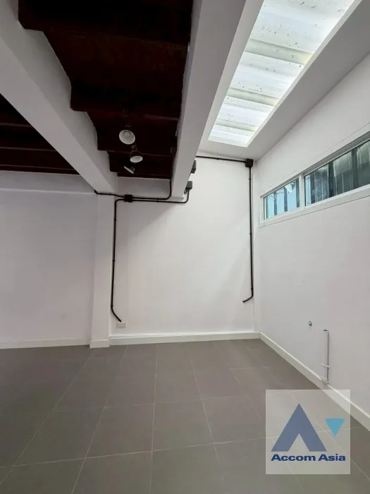 30  3 br House For Rent in Sukhumvit ,Bangkok BTS Phra khanong AA26473