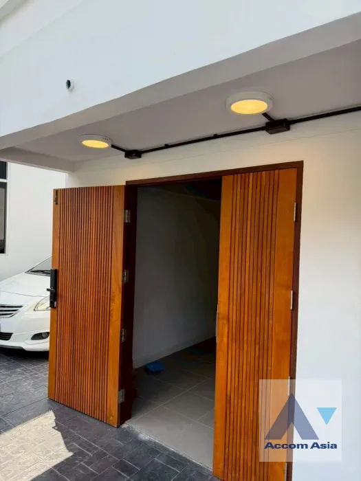 6  3 br House For Rent in Sukhumvit ,Bangkok BTS Phra khanong AA26473