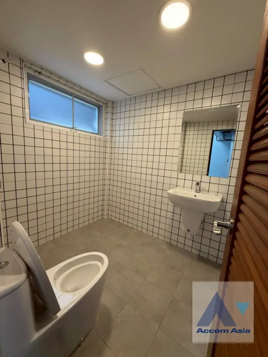 31  3 br House For Rent in Sukhumvit ,Bangkok BTS Phra khanong AA26473