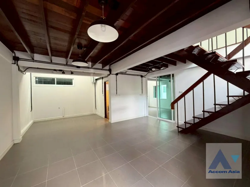 7  3 br House For Rent in Sukhumvit ,Bangkok BTS Phra khanong AA26473