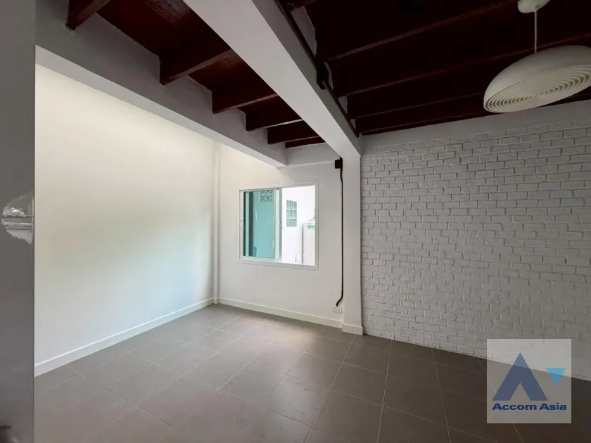 8  3 br House For Rent in Sukhumvit ,Bangkok BTS Phra khanong AA26473